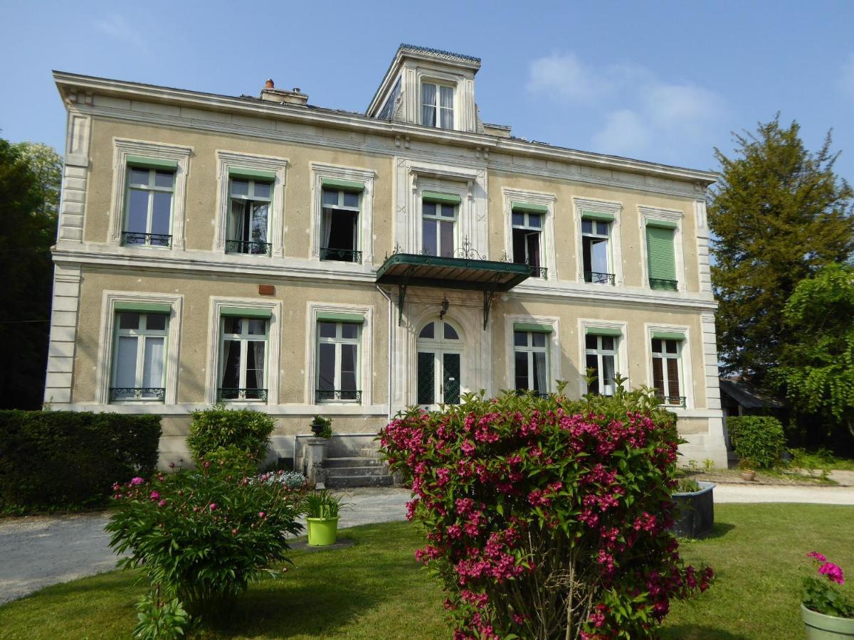 Chateau De Pougy Buitenkant foto